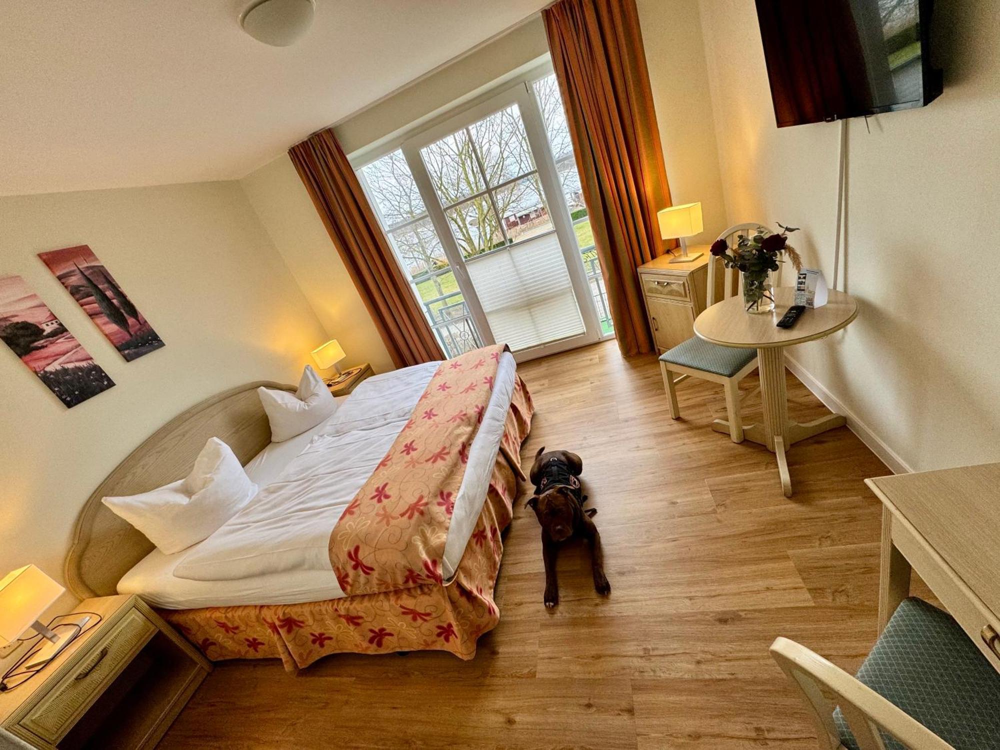 Altes Kasino Hotel Am See Neuruppin Exteriör bild