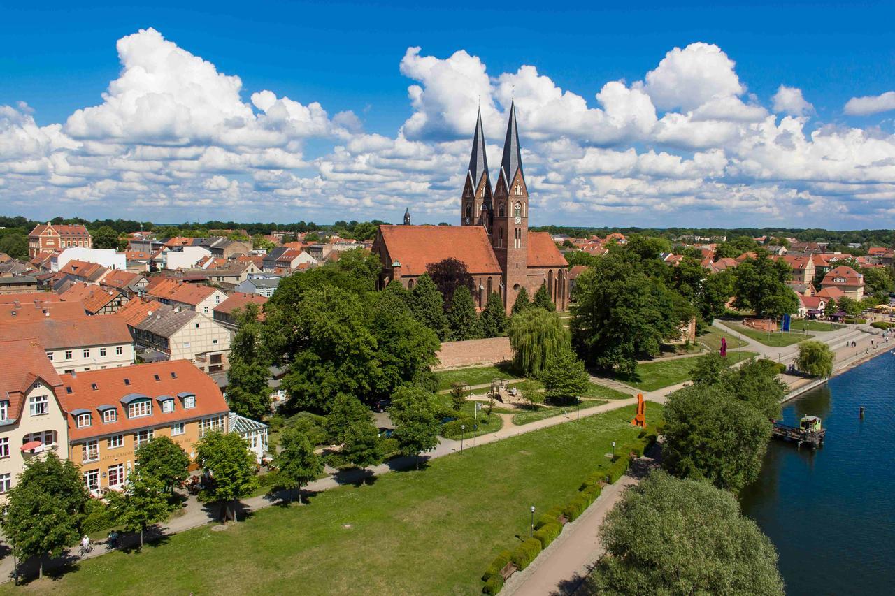 Altes Kasino Hotel Am See Neuruppin Exteriör bild
