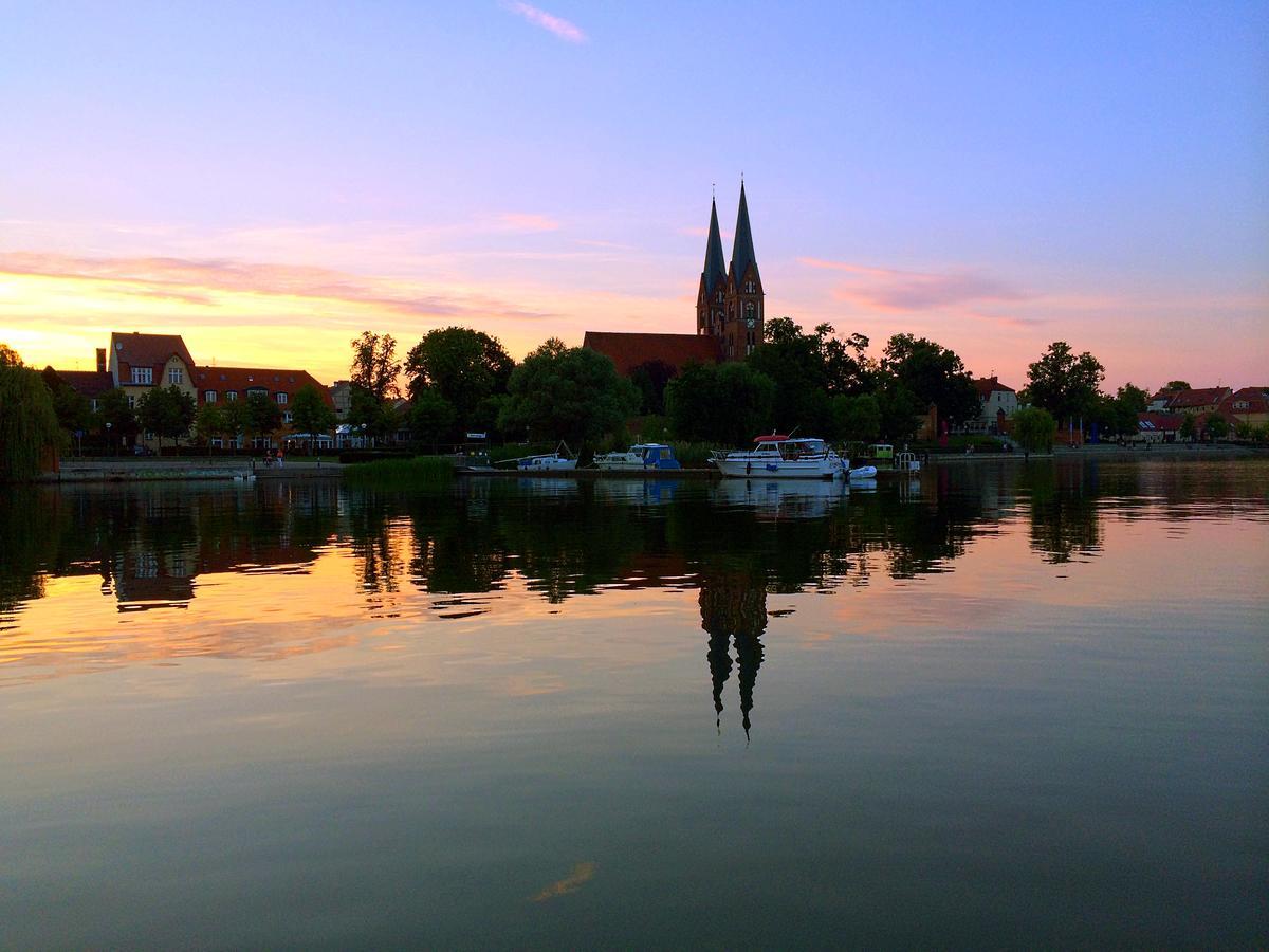 Altes Kasino Hotel Am See Neuruppin Exteriör bild