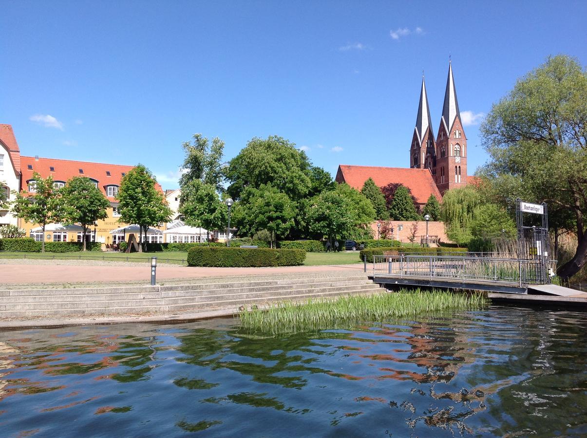 Altes Kasino Hotel Am See Neuruppin Exteriör bild